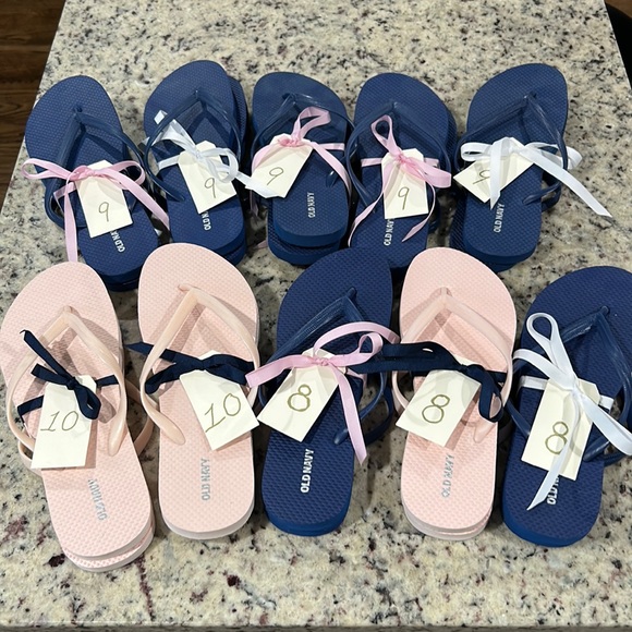 10 Pairs New Old Navy Flip Flips, Sizes 8-10 - Picture 1 of 3